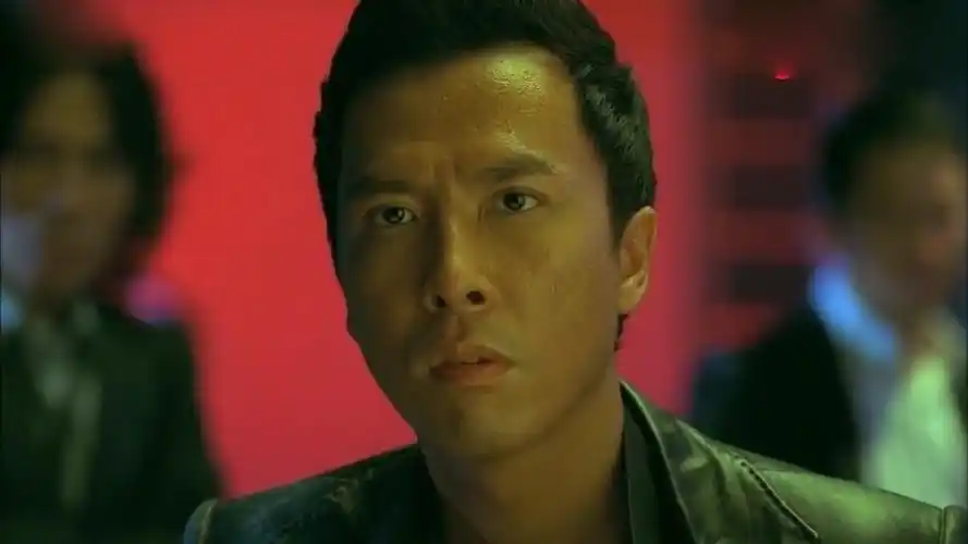 甄子丹打牌输了钱拿命去押最后一局赢的很嚣张