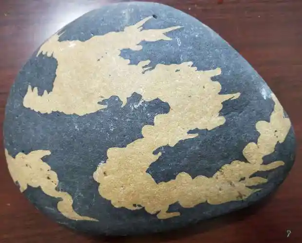 神石(天然石头上花纹龙图案)