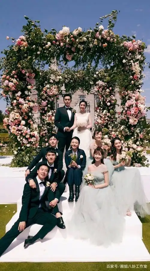 在此祝福唐艺昕和张若昀啦!备忘录的女孩终于如愿写进了结婚证中!