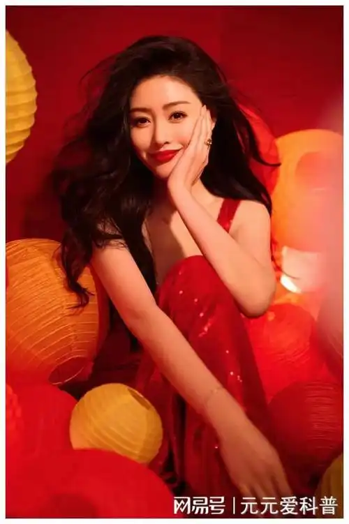 娇俏玲珑的张天爱拥有着天使般的容颜