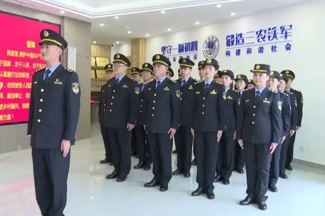 4月28日下午,邛崃市农业综合行政执法大队举行统一着装仪式