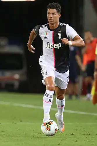 足球——意甲联赛:尤文图斯不敌卡利亚里