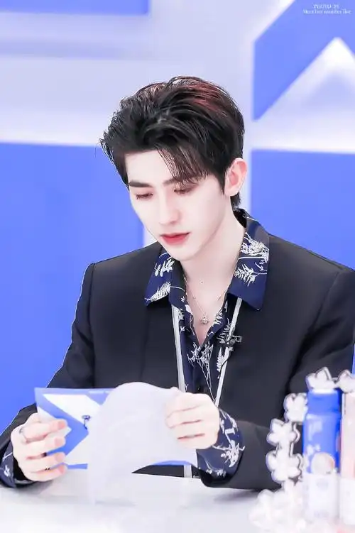 蔡徐坤屈臣氏品牌代言人##蔡徐坤vivo s9系列代言人