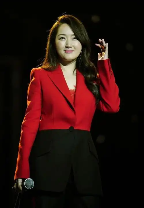 破浪少女杨钰莹:芳华静谷隐秘风情