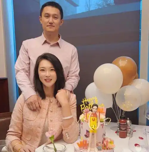 中国女排里约奥运会夺冠的队长惠若琪在社交媒体上晒出了自己32岁生日