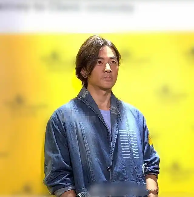 51岁郑伊健近照,容颜未变气质却大变,这状态和之前相差很大!