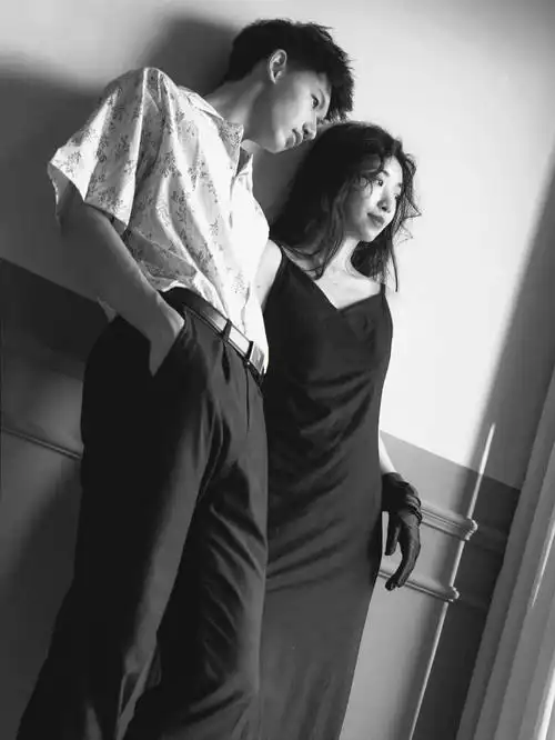 纠结你说拿这张黑白情侣当首图可以吗04