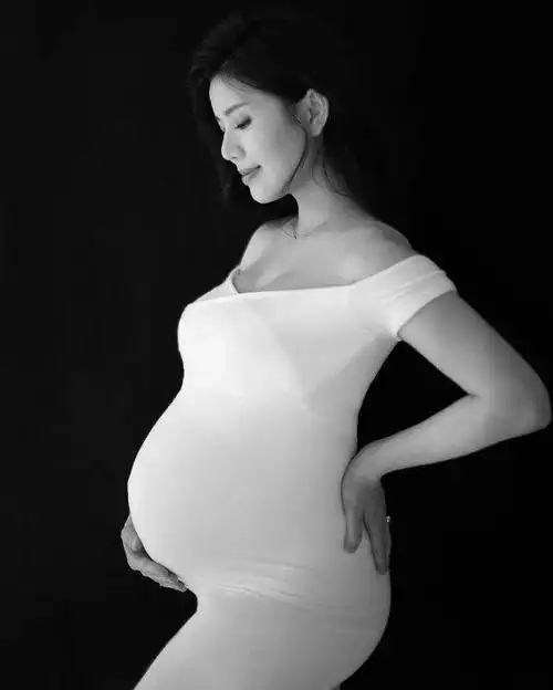 临盆在即!39岁tvb女星晒巨肚写真照获激赞:心情越来越紧张