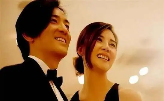 其实,三个月前,郑伊健就跟邵美琪说了分手,然后选择了和梁咏琪在一起.