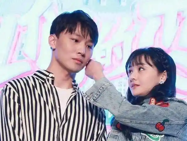 张恒获得孩子独立抚养权郑爽少量抚养时间三个对不起道尽悔意