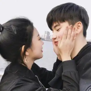 最新青春好看情侣微博头像合照一对