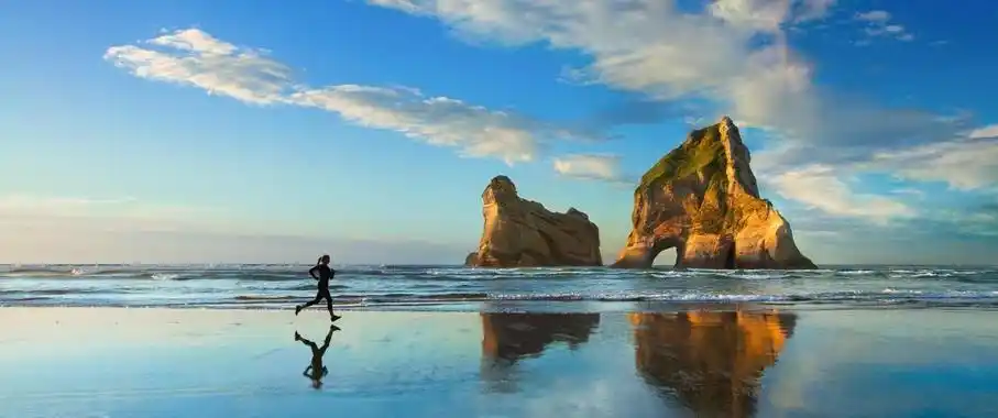 海边跑步的女孩,windows10,3440x1440风景壁纸