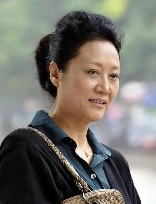 王丽云忘带钥匙打电话给前夫老车把钥匙带上来我家哦