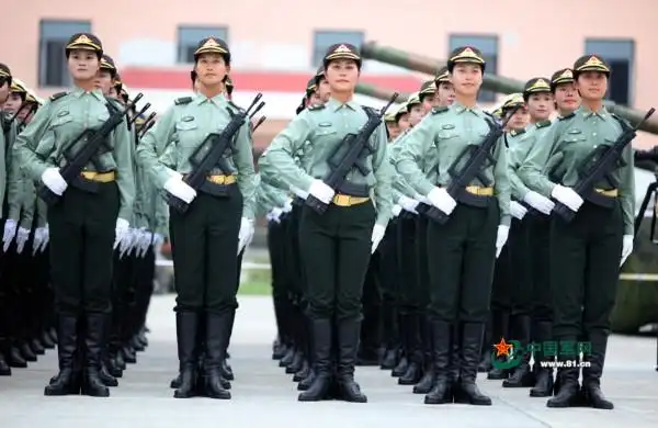 探访三军仪仗队:女兵训练气势如虹