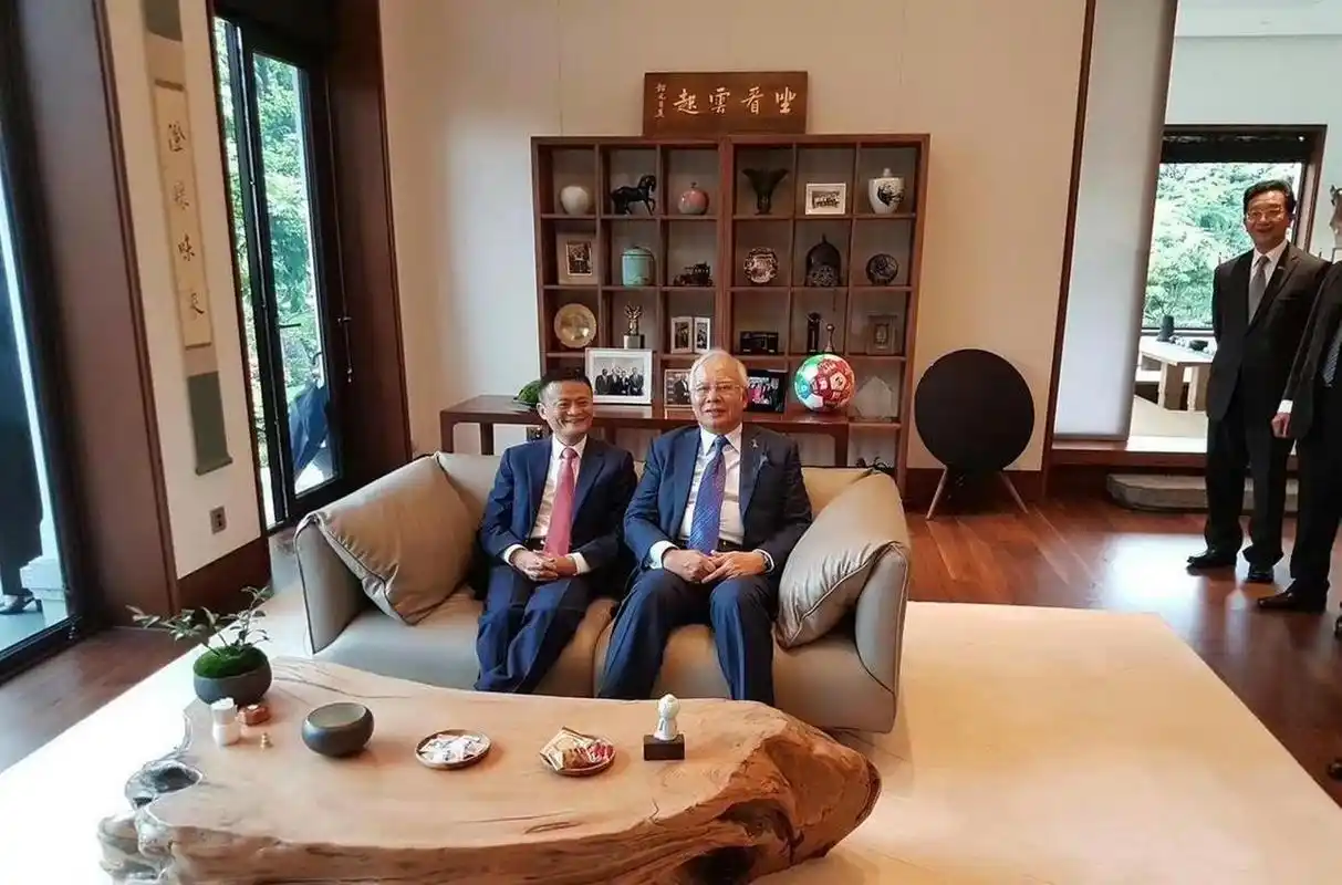 马云家的茶几好高级哦