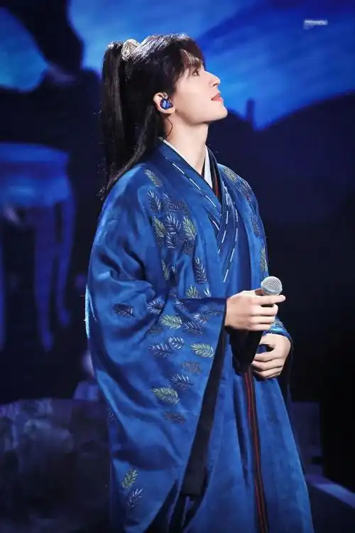 点击播放男明星们的唱歌名场面mp4