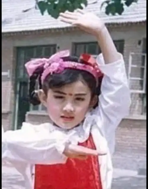 赵丽颖为何和其他"85花"不同?3个关键因素,解密她的成功密码_腾讯新闻