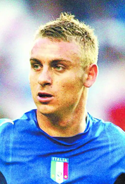 德罗西面临重罚 至少要停赛三场(图)