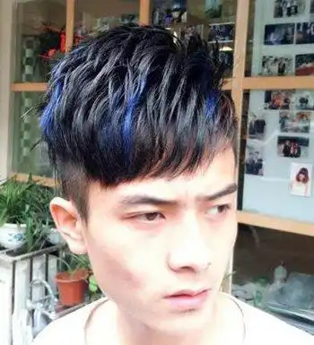 男生只染一撮头发图片染一撮头发染哪漂亮