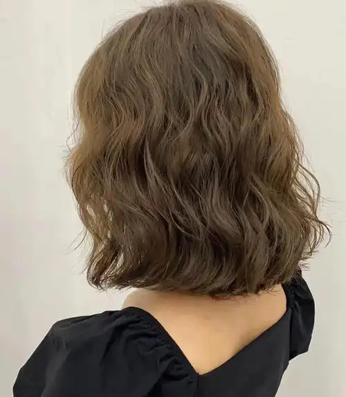 法式烫发中长发烫发蓬松烫女孩子都,喜欢卷度和纹理感慵懒又甜美的