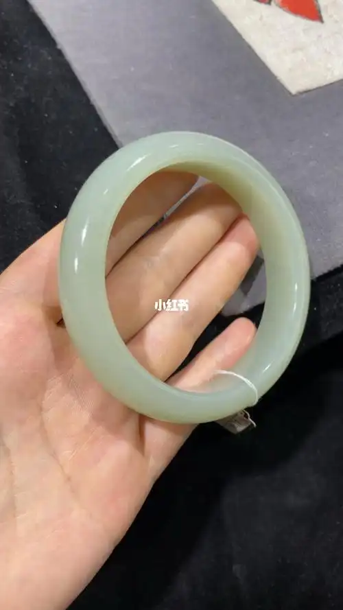 新疆和田玉且末料青白玉手镯60圈口