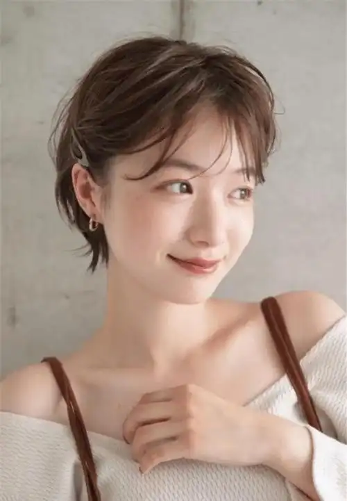 别再扎马尾了!试试今夏最火的"4种"短发,青春减龄又显脸小