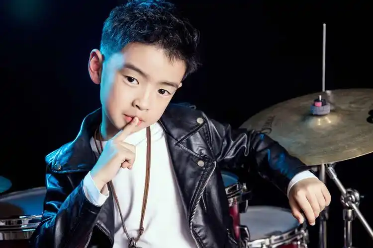 爵士鼓的帅小孩(ω)