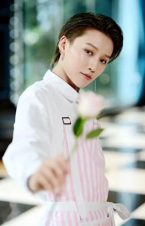 青你2的刘雨昕一个女生怎会如此的帅气温柔我pick她了