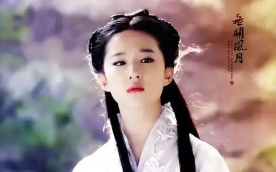 古装剧中的白衣女子,杨幂柔情似水郑爽灵气十足,她最