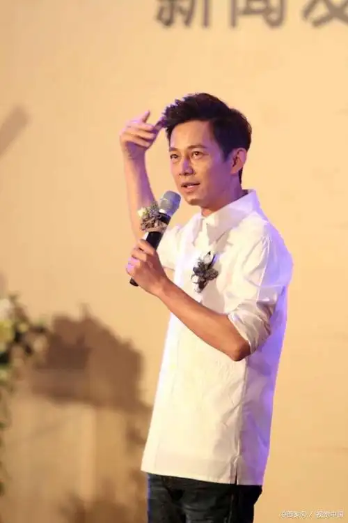 "冻龄男神"惹人羡慕?没有化妆和滤镜,林志颖何炅都"挺不住"