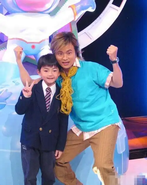 海豚湾恋人童星被判17年!涉黑斗殴致人丧生,12岁便和女粉玩脱衣