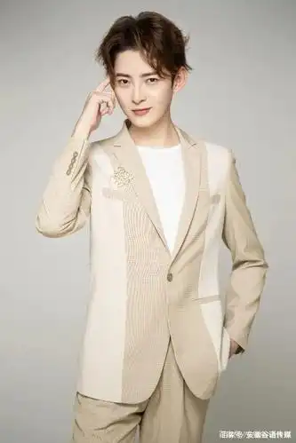 高祥 安徽广播电视台著名主持人,主持风格幽默风趣,深受观众的喜爱.