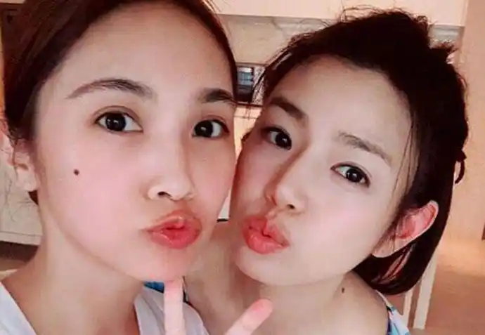 她两也都差不多大,关键是两人私下关系极好,而这从杨丞琳晒与陈妍希