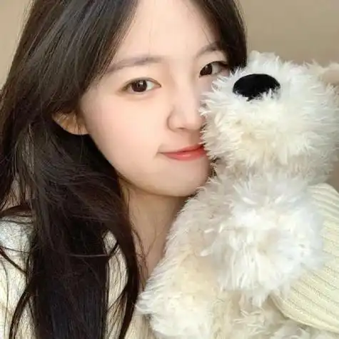 戴眼镜的可爱女生头像真人 超好看女生卖萌微信头像图片_女生头像_美