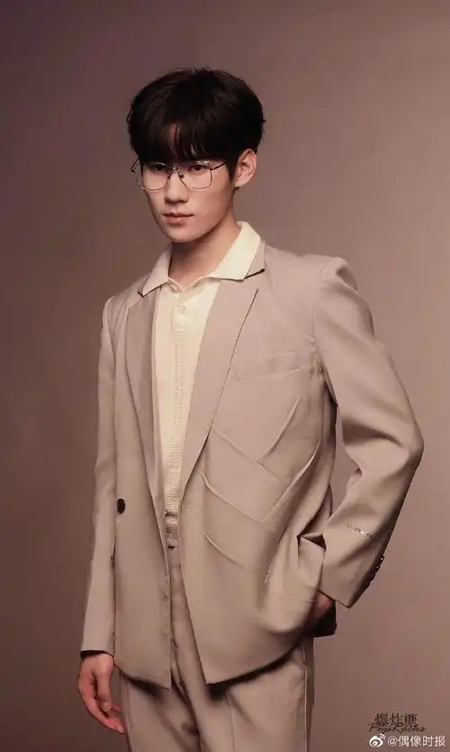 张真源夏天的夜晚随拍