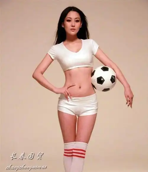 张馨予23岁旧照曝光蛮腰翘臀大秀丰满身材