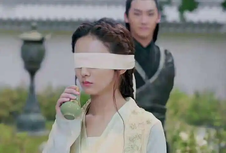 五位蒙眼的古装女子,有1位是《双世宠妃》的曲小檀,你能找出吗