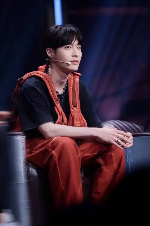 张艺兴《这!就是街舞3》"吃瓜网友"上线