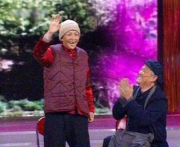 这样的打扮吓翻众人      宋丹丹塑造了许多经典的荧幕形象:白云黑土