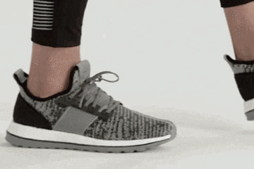 改善走路姿势:"外八字"走姿不可取.