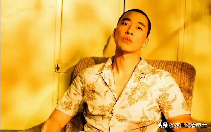 46岁黄立成被拍到与20岁自家女团成员看电影,台媒:吃窝边草