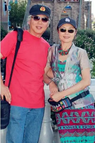 姜黎黎30岁被查出身患肿瘤27岁丈夫一夜白头今两人感情如何