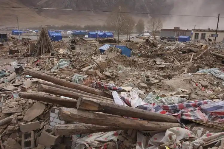 青海玉树地震灾区历史照片2