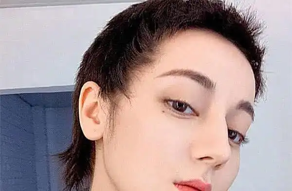 寸头:周冬雨软萌,热巴英气,看到窦靖童,太酷了|迪丽热巴|发型_网易