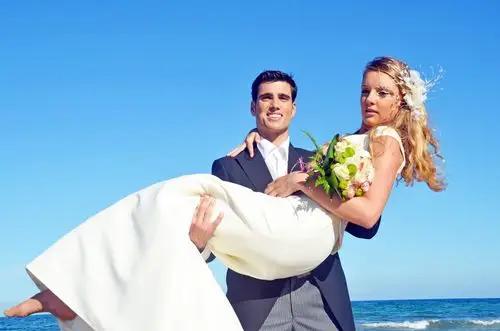 拍婚纱照新娘被新郎公主抱图片 婚礼,新郎,拥抱,公主抱,新娘,婚纱照