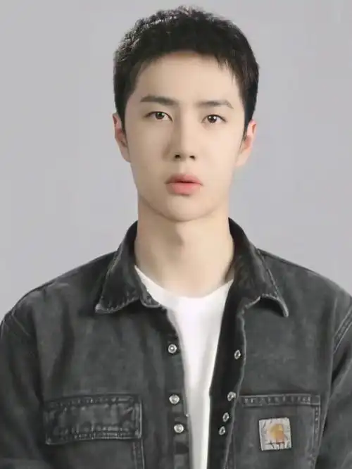 小栗子刺头王一博超爱这个发型的啵