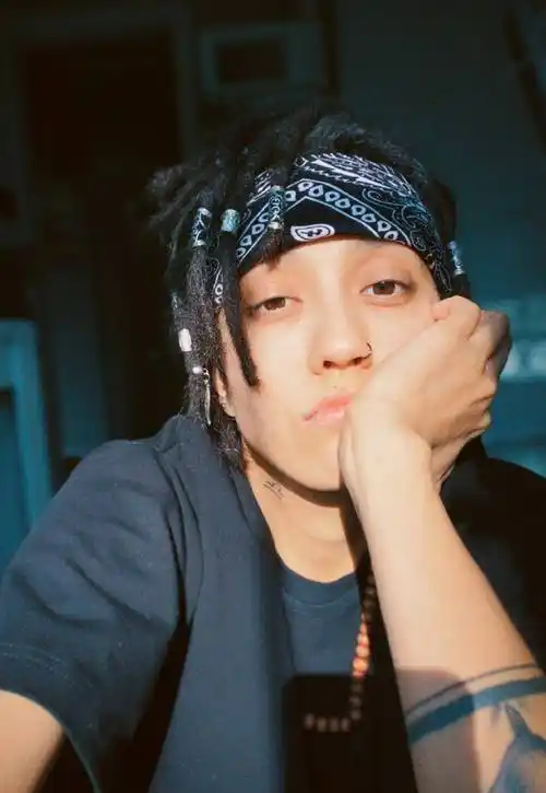 "黑眼圈小姐姐"bikabreezy首支mv发布 展示哈萨克斯坦