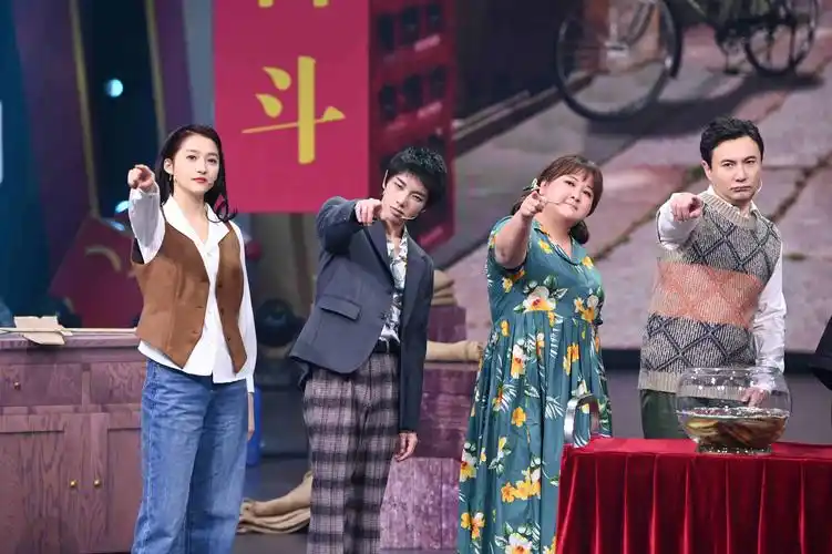 李焕英剧组做客王牌对王牌6贾玲忆母亲泪洒现场直言无遗憾