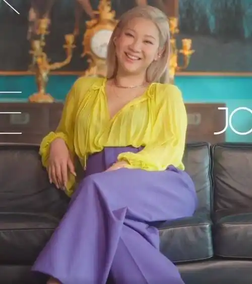 35岁的郑欣宜没有结婚,仍然保持着自己自由幸福的生活.