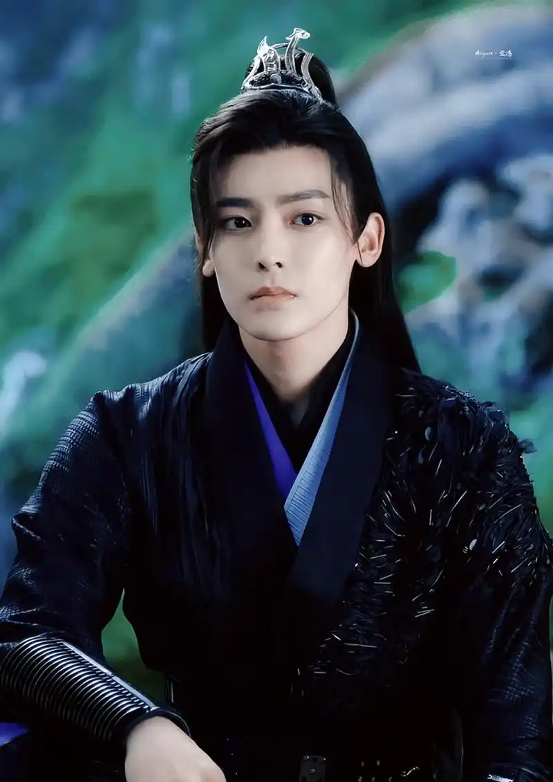 奶萌奶萌的天曜和硬朗帅气的天曜都是侯明昊在同一时期演的,除了妆造